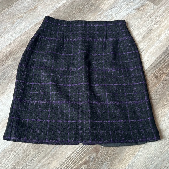 Adolfo Dresses & Skirts - 💥Elegant Black and‎ Purple Skirt 60% Wool Mid Length💥